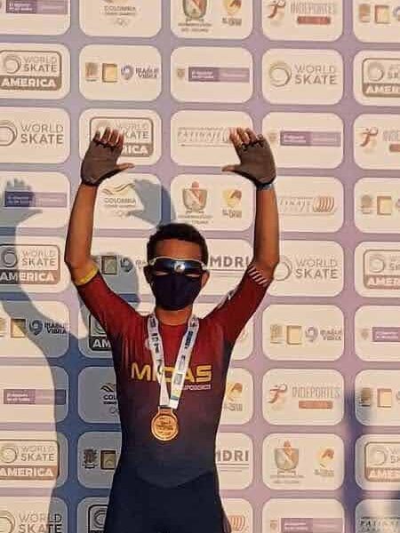 Un vallenato se bañó en oro en el Panamericano de Patinaje | RTA Noticias