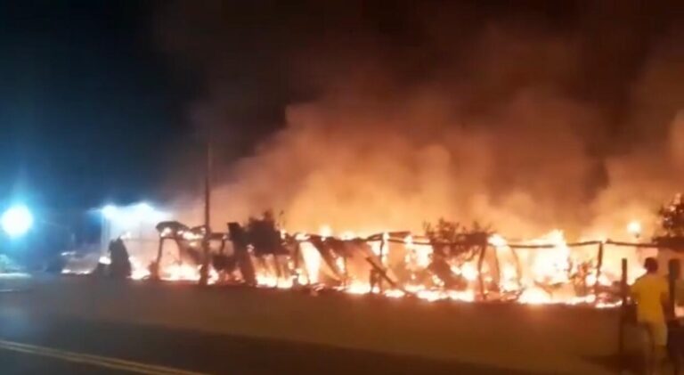 Incendio consumió viviendas y locales comerciales en Pailitas 5