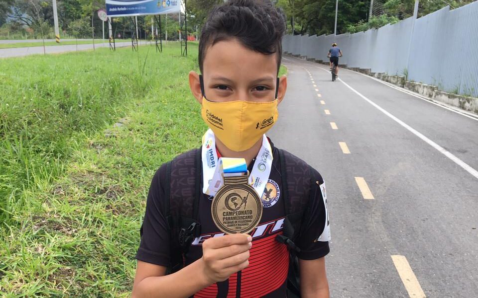 Un vallenato se bañó en oro en el Panamericano de Patinaje | RTA Noticias