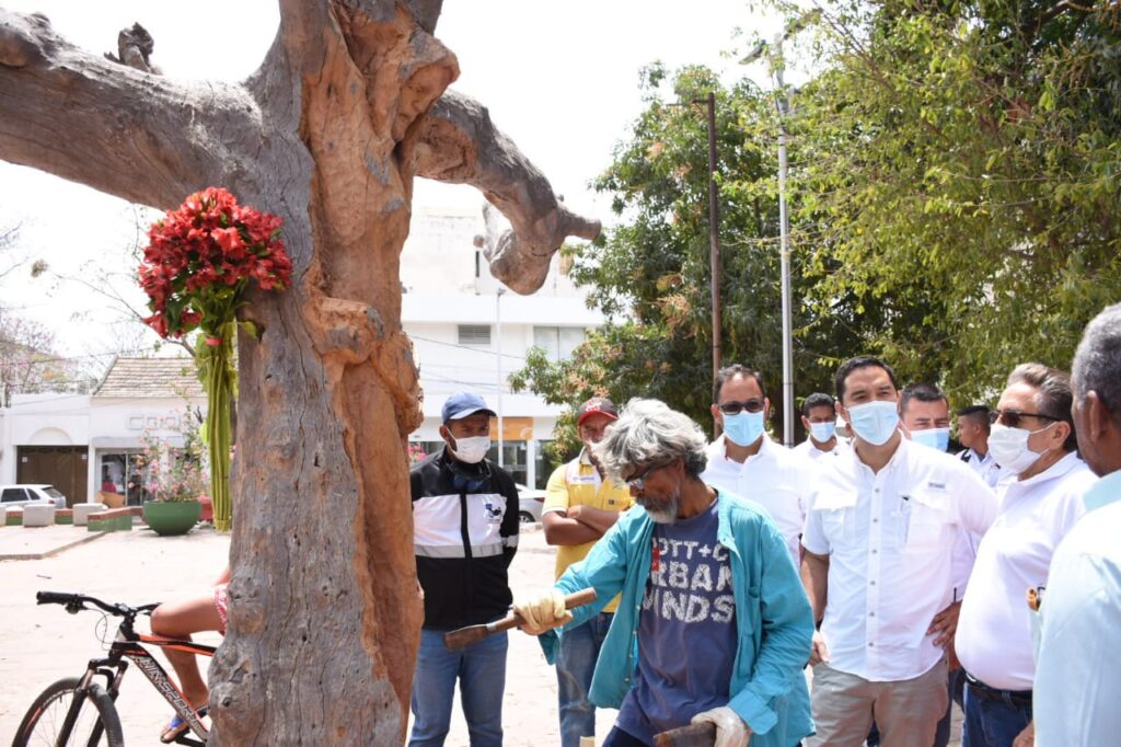 El hombre que talla a Cristo en madera | RTA Noticias