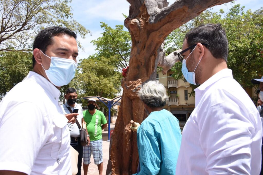 El hombre que talla a Cristo en madera | RTA Noticias