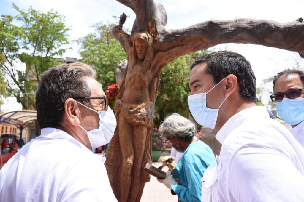 El hombre que talla a Cristo en madera | RTA Noticias