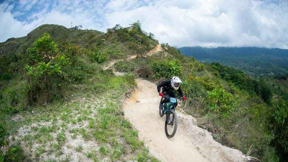 Ganó en válida de Enduro con bicicleta prestada Ganó en válida de Enduro con bicicleta prestada | RTA Noticias