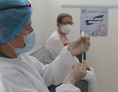 Llegaron 27.000 vacunas más al Cesar para segunda dosis en adultos mayores 000448-2021-imggbp-00001