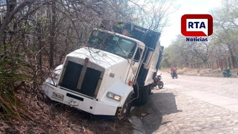 Se encunetó camión de Aseo del Norte en vía a San José de Oriente Accidente-camion-aseo-del-norte-1