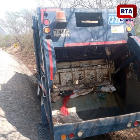 Se encunetó camión de Aseo del Norte en vía a San José de Oriente | RTA Noticias