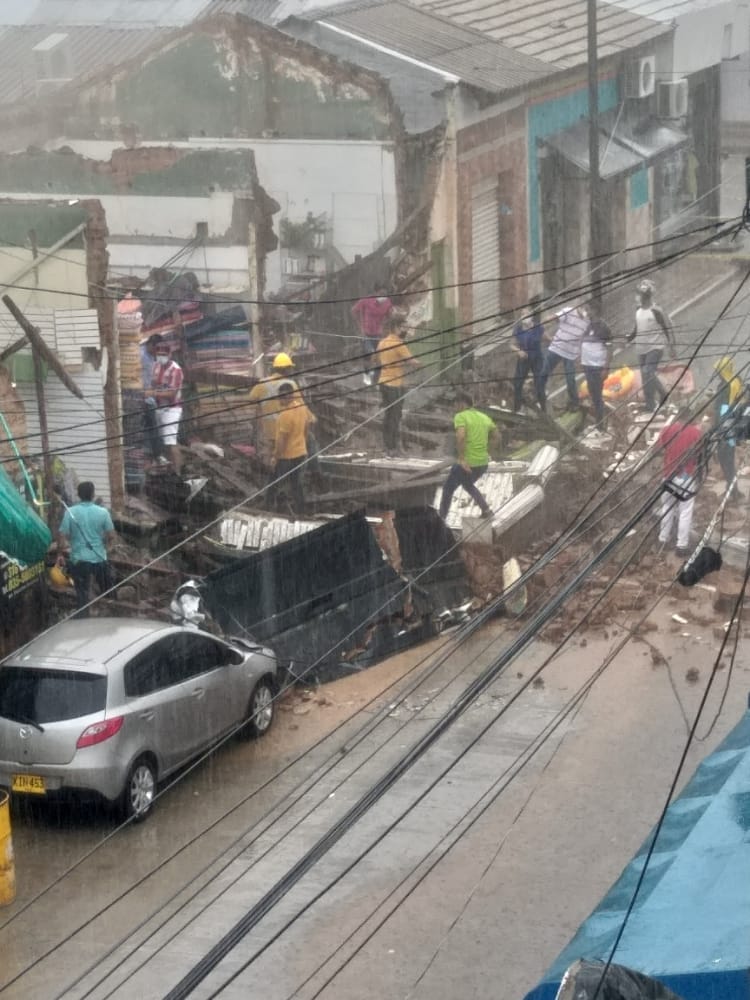Colapsó techo de locales comerciales en Valledupar | RTA Noticias