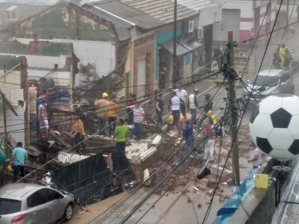 Colapsó techo de locales comerciales en Valledupar | RTA Noticias