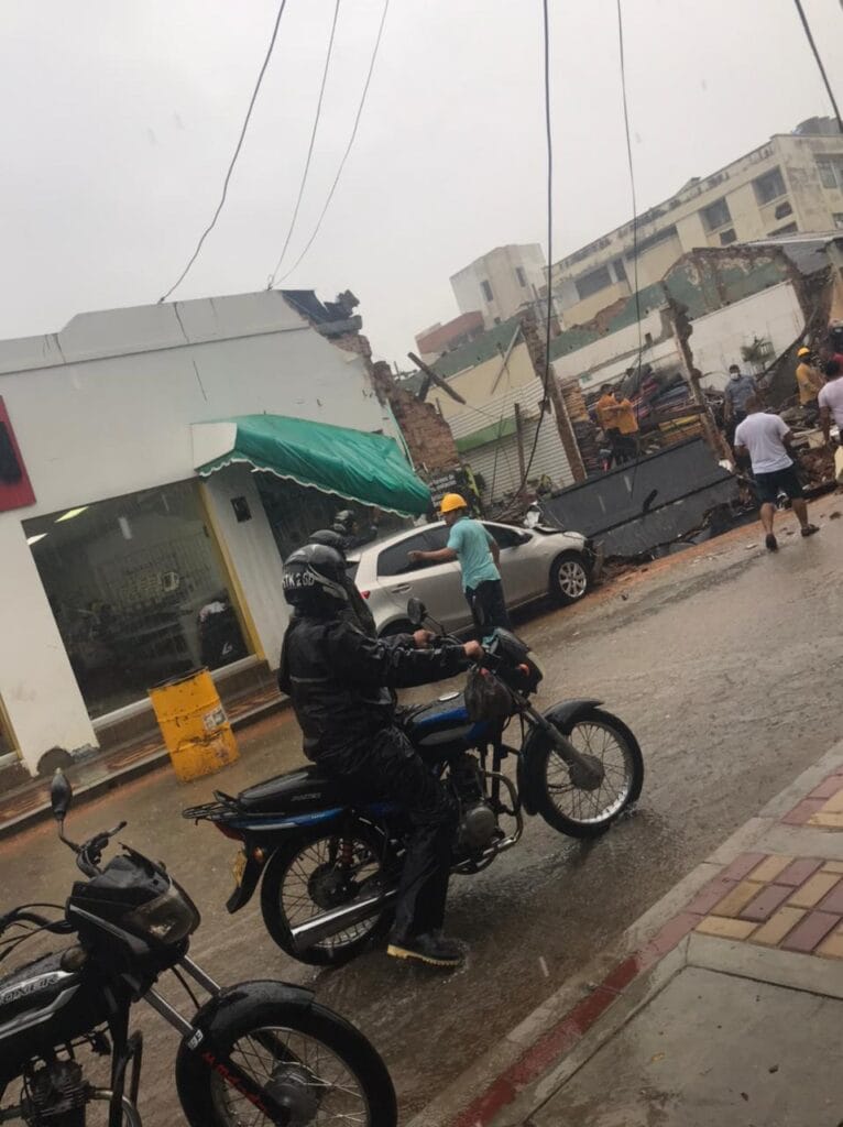 Colapsó techo de locales comerciales en Valledupar | RTA Noticias