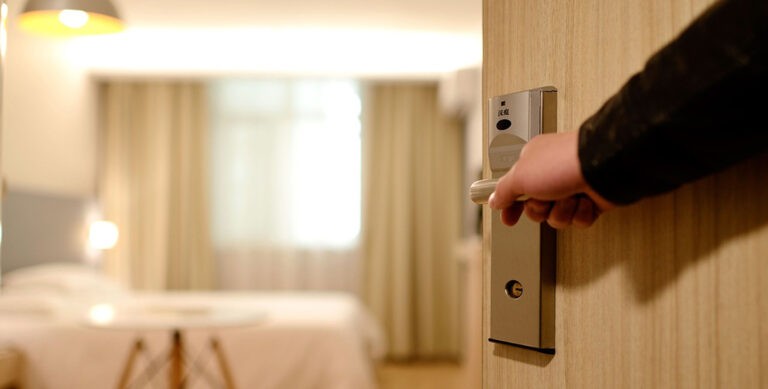Habilitan hoteles para médicos que combaten el covid-19 76D0C5F4-E90E-4639-BEFF-BA53ED7438A9