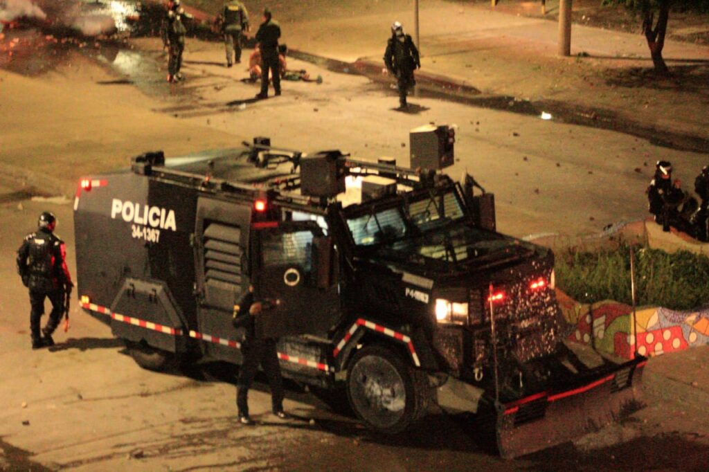 La marcha de jóvenes terminó en alteración de orden público | RTA Noticias