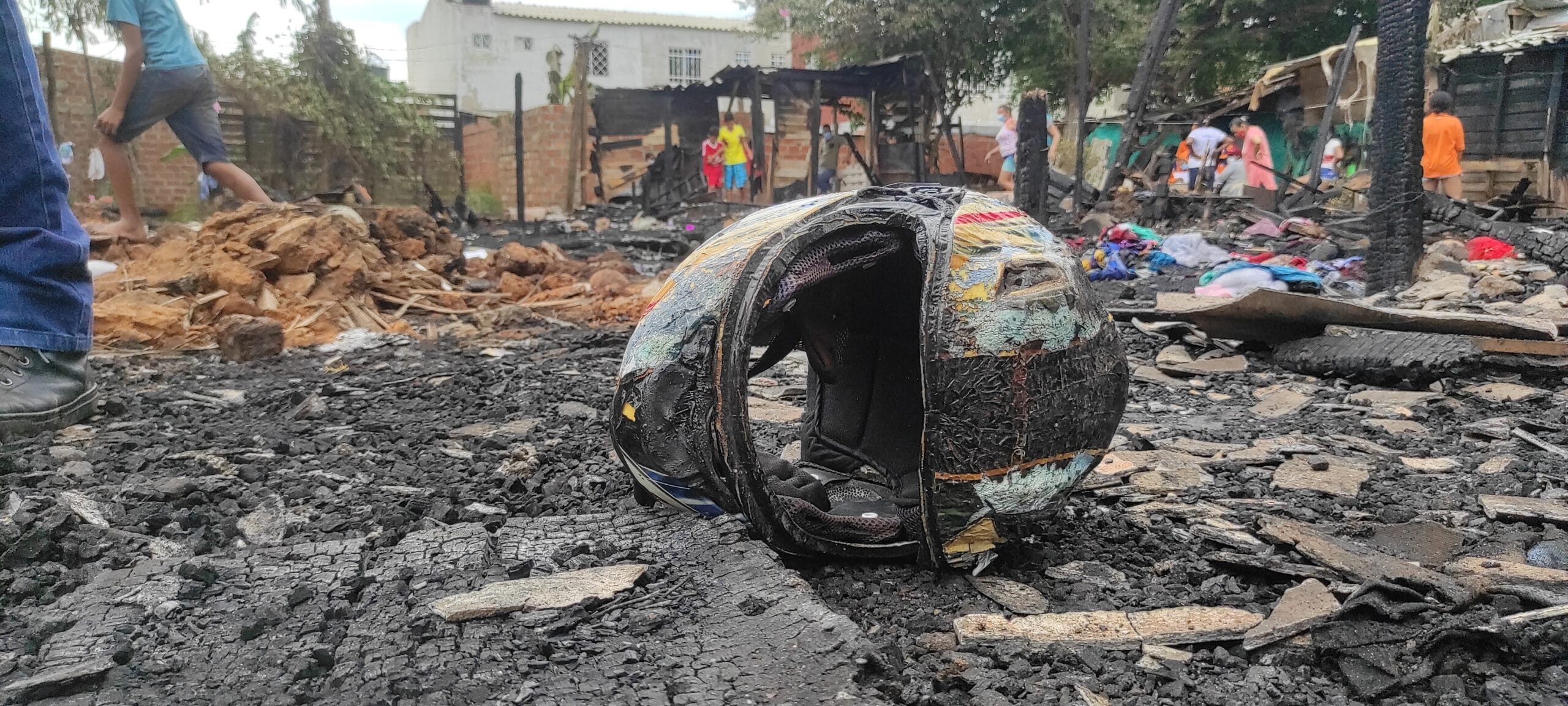 Lo perdieron todo en un incendio en invasión de Valledupar Lo perdieron todo en un incendio