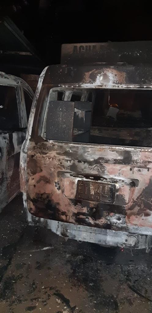 Incendio consumió minivans en parqueadero de Valledupar | RTA Noticias