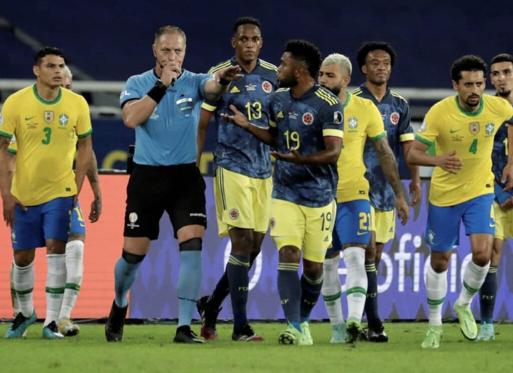 Con un polémico arbitraje, Colombia cayó 2-1 ante Brasil | RTA Noticias