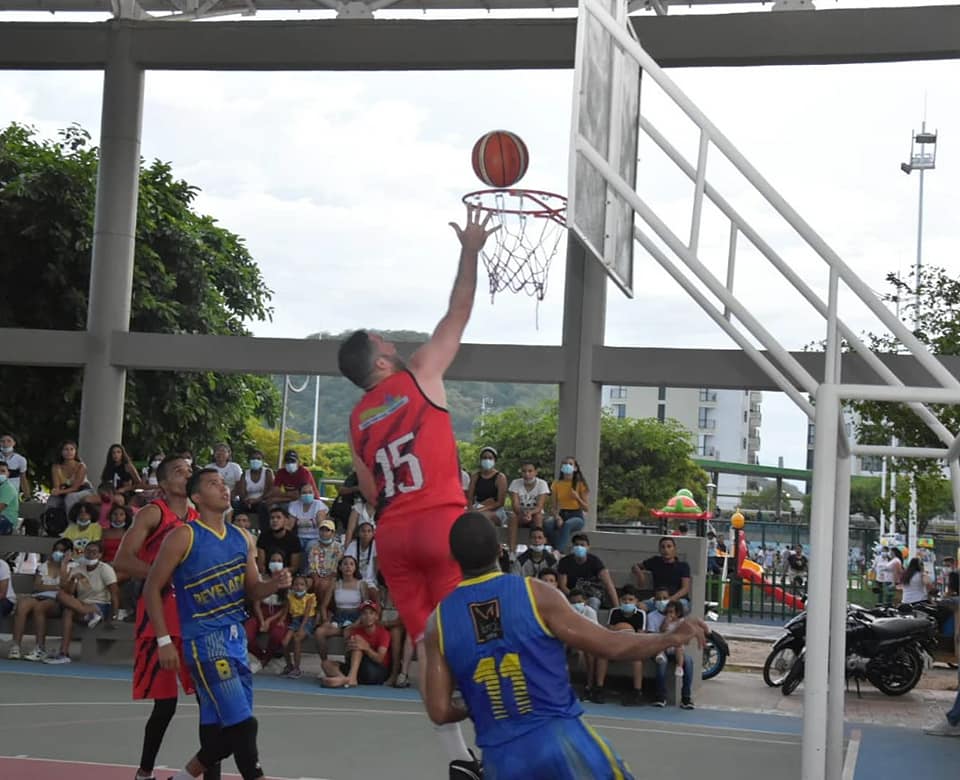 Revelación 2000 gana la Copa Garupal de Baloncesto | RTA Noticias