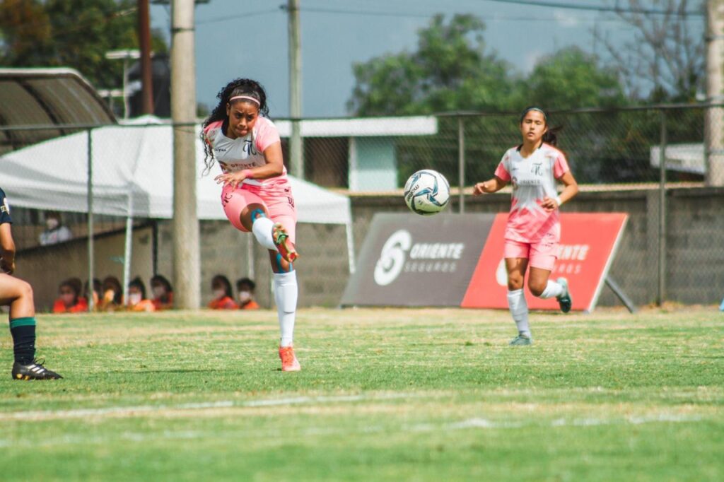 Maireth Pérez jugará la semifinal del Fútbol Ecuatoriano | RTA Noticias
