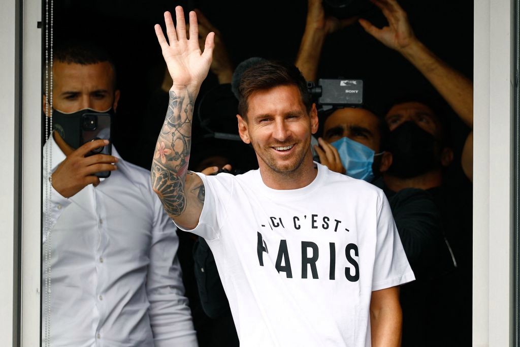 Messi ya está en París a la espera de su presentación Foto de Messi en París