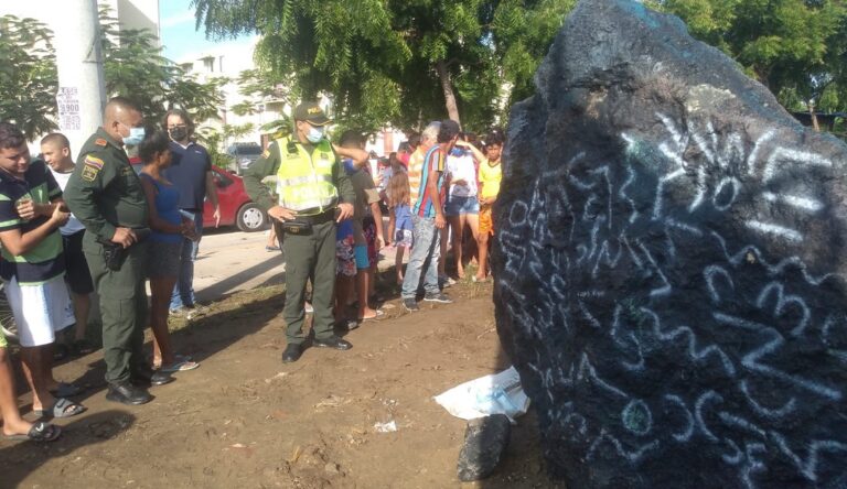 Extraña roca desata especulaciones en Barranquilla Foto de extraña roca en Barranquilla