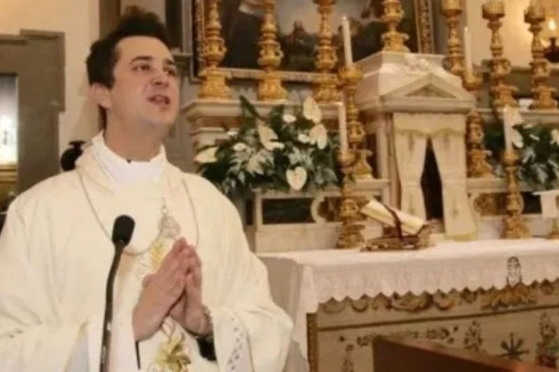 Sacerdote se gastaba las limosnas en drogas y fiestas | RTA Noticias