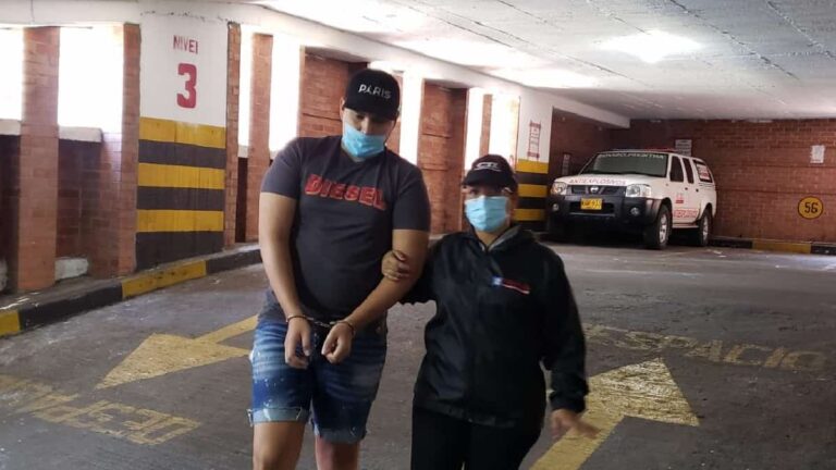 Hombre contrató a un sicario para matar a su propio padre Hombre contrata a sicario para matar a su padre