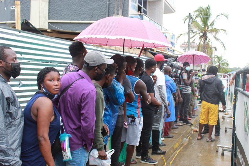 Detienen bus en Bosconia con haitianos | RTA Noticias