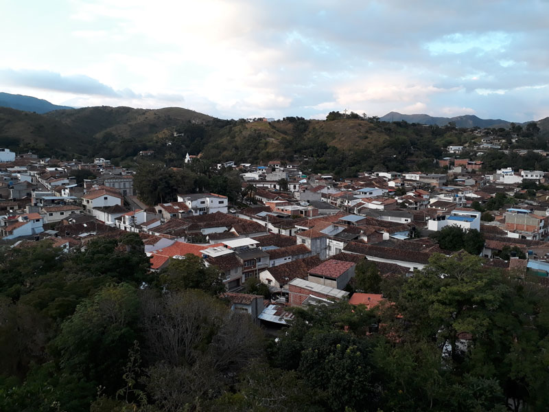 Hombre muere tras caer de un abismo en Río de Oro | RTA Noticias