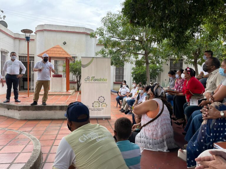 Se socializa en Barrancas el proyecto de Granjas Acuapónicas Foto de convocatoria de granjas acuapónicas en Barrancas