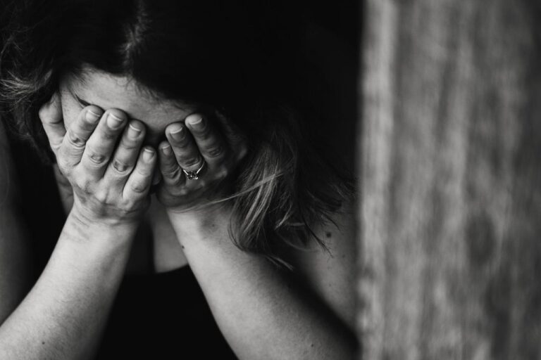 ¿Cómo identificar ideas suicidas en niños y adolescentes? Foto de suicidio infantil