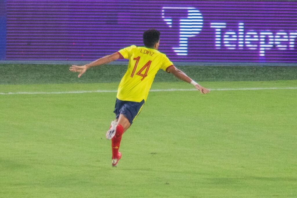 La Selección Colombia venció a Chile en el Metropolitano | RTA Noticias