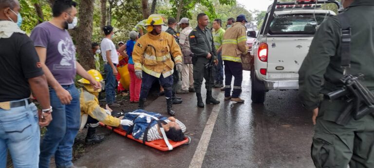 Un muerto y tres heridos deja accidente de tránsito Foto de accidente de transito