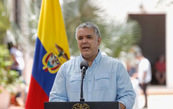 Facebook permite llamar "marica" a Iván Duque | RTA Noticias