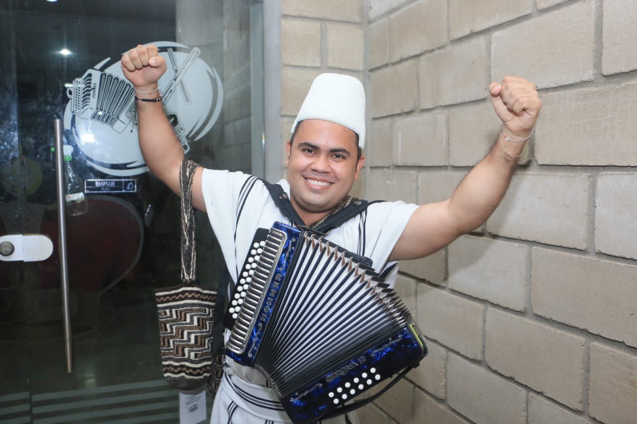 9AEDB75D-BCF1-450D-9208-E2D0130B219D