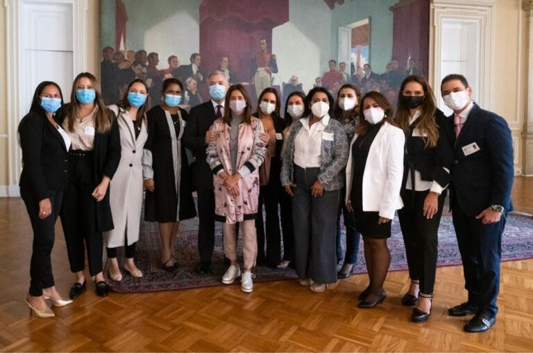Con el Presidente Duque estuvieron grupo de Primeras Damas del Cesar F7C3D20D-FBFE-4E58-BD52-0F8192D7447B