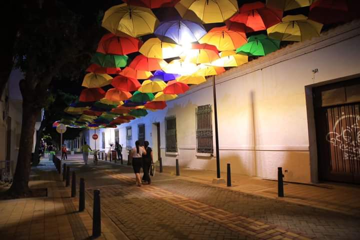 De colores y luces se viste el Centro Histórico de Valledupar | RTA Noticias