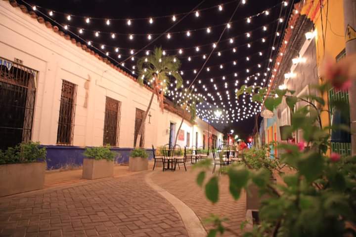 De colores y luces se viste el Centro Histórico de Valledupar | RTA Noticias