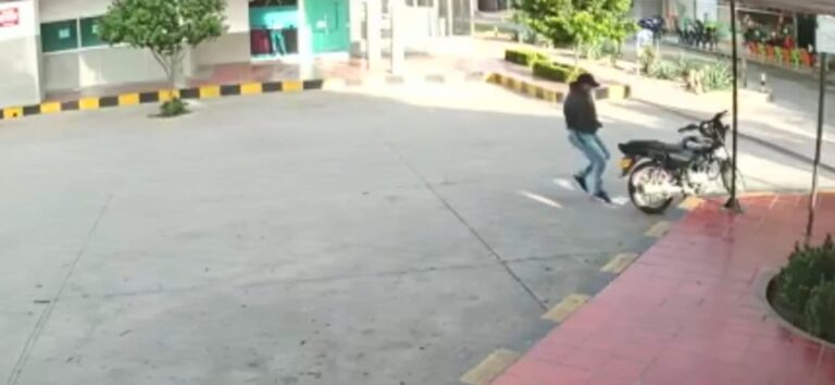 Tres hombres armados atracan en estación de servicios Foto de atraco en una estación de Valledupar