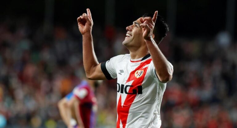 Foto de gol de Falcao al Barcelona
