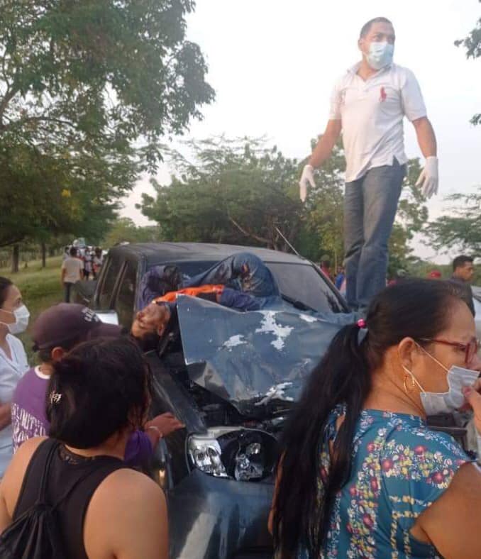 Tres ocupantes de una motocicleta mueren en accidente Tres ocupantes de una motocicleta mueren en accidente | RTA Noticias