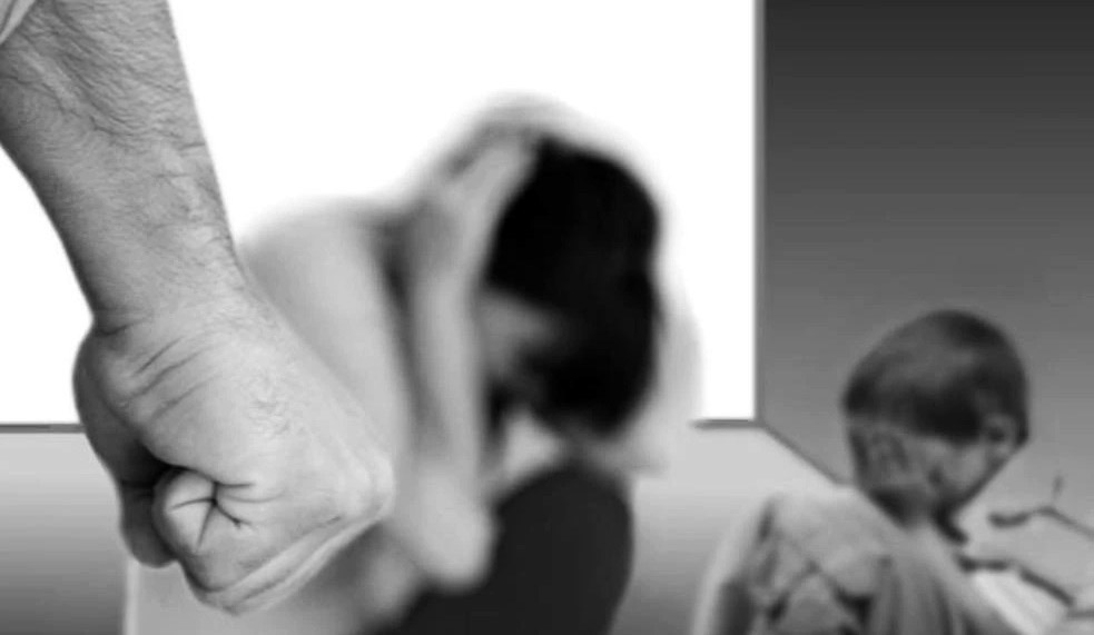 A la cárcel por agredir a su pareja y a su hijo de 10 años | RTA Noticias