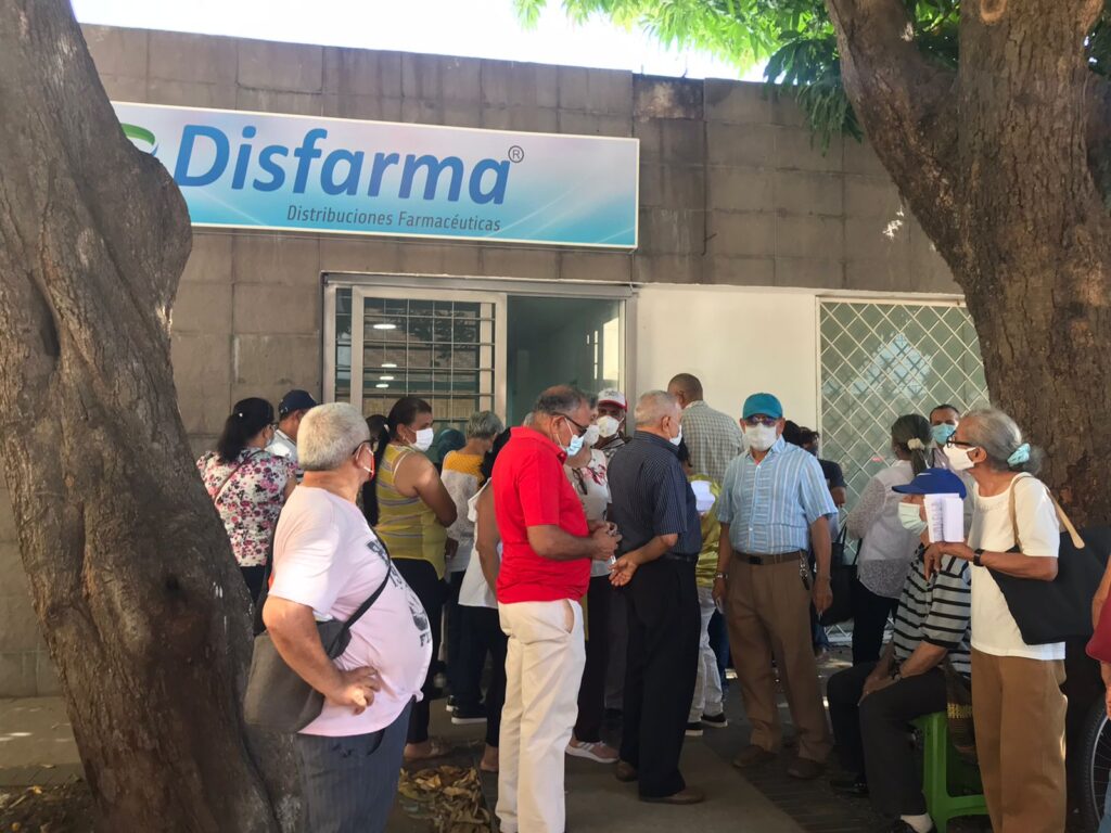 Cambio de operador de la Nueva EPS genera largas filas | RTA Noticias