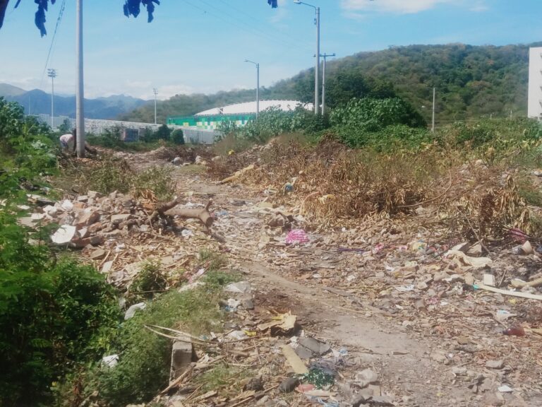 Habitantes del barrio Villa Corelca afectados por basuras WhatsApp-Image-2021-11-17-at-4.58.57-PM