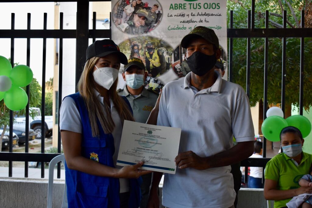 Policía realizó el programa “Abre Tus Ojos” en Nando Marín | RTA Noticias