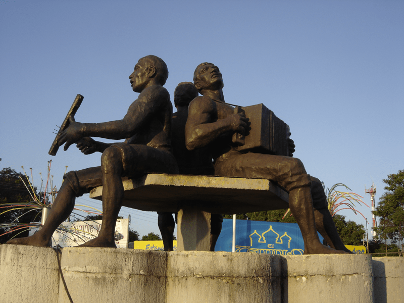 Monumento 'Los músicos' de Valledupar | RTA Noticias