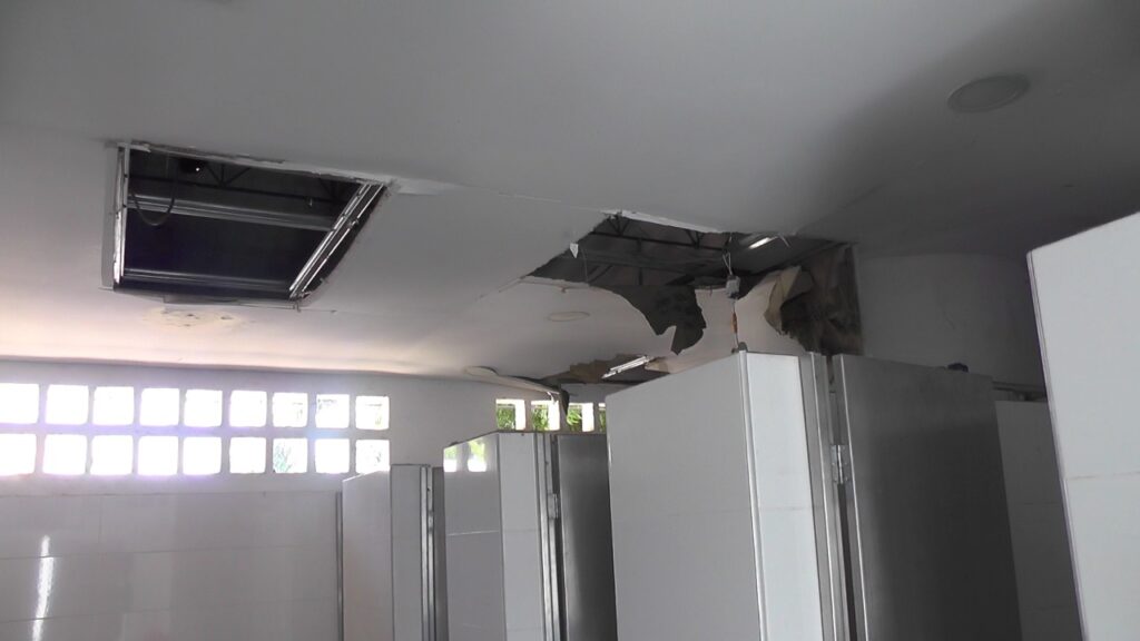 Aulas del colegio Carlota Uhia de Baute, deterioradas | RTA Noticias