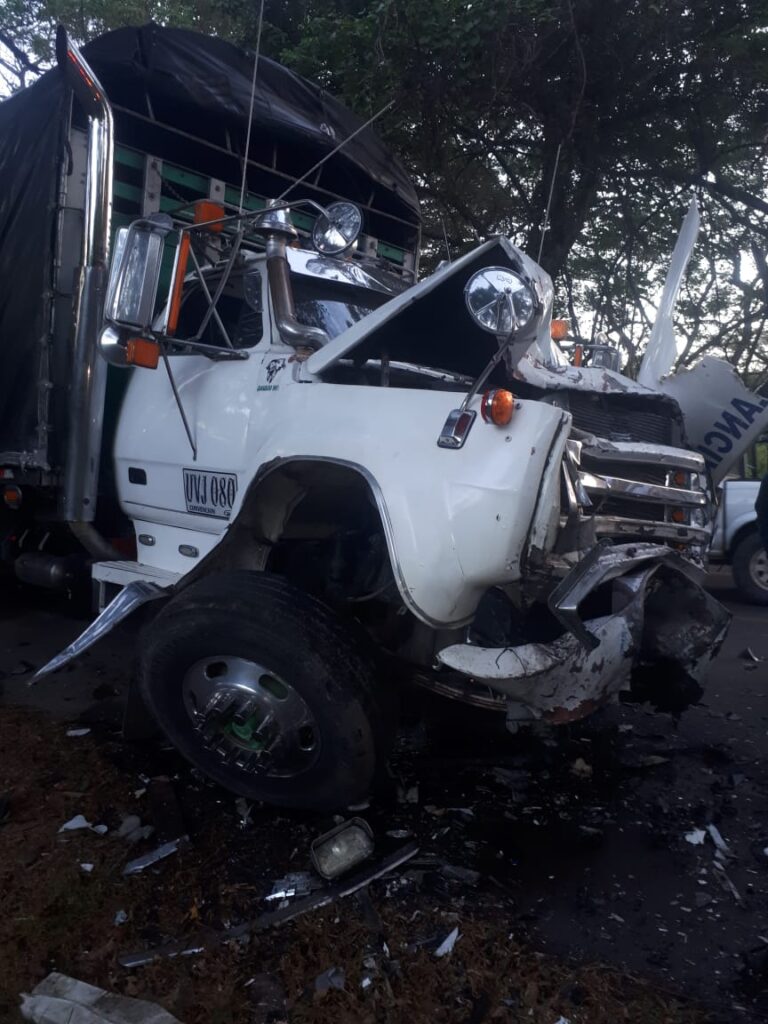 Trágico accidente dejó como saldo 4 muertos y un herido Trágico accidente dejó como saldo 4 muertos y un herido | RTA Noticias