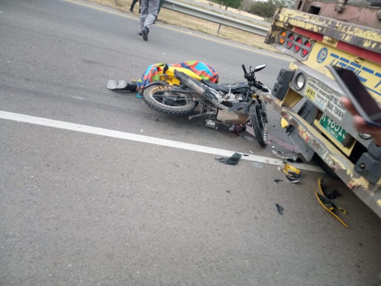 Muere tras impactar su motocicleta contra un tractocamión WhatsApp-Image-2021-12-22-at-10.34.21-AM