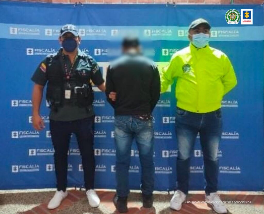A la cárcel al parecer por abusar de sus hijastras de 13 años A la cárcel al parecer por abusar de sus hijastras de 13 años | RTA Noticias