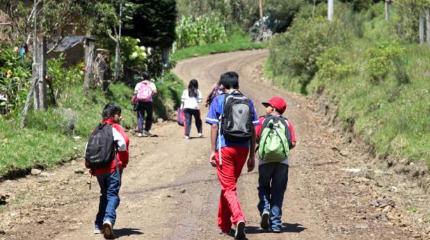 Por falta de transporte estudiantes de Los Calabazos no van a clases Por falta de transporte estudiantes de Los Calabazos no van a clases | RTA Noticias