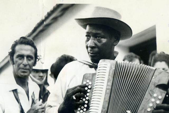 Monumento 'Mi pedazo de acordeón': en honor a 'Alejo' Durán | RTA Noticias