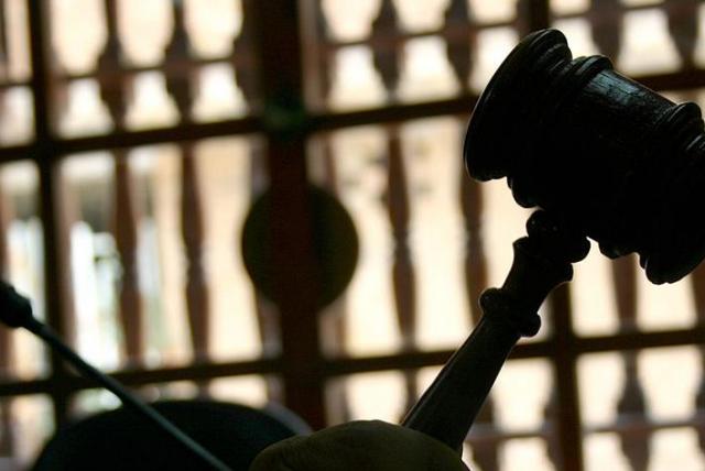 Casa por cárcel a hombre que golpeó brutalmente a su esposa | RTA Noticias